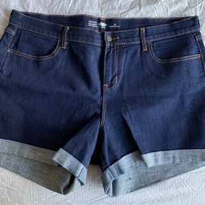 Old Navy dark denim mid short in EUC